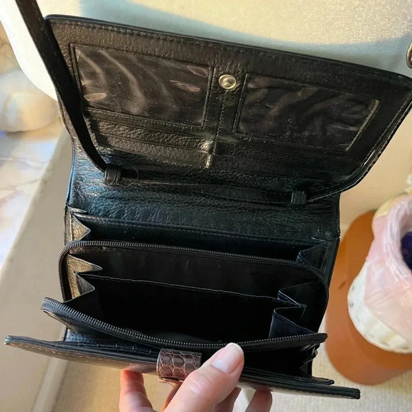 Brighton Crossbody Long Wallet Leather Black and Brown Brighton Heart - Picture 4 of 17